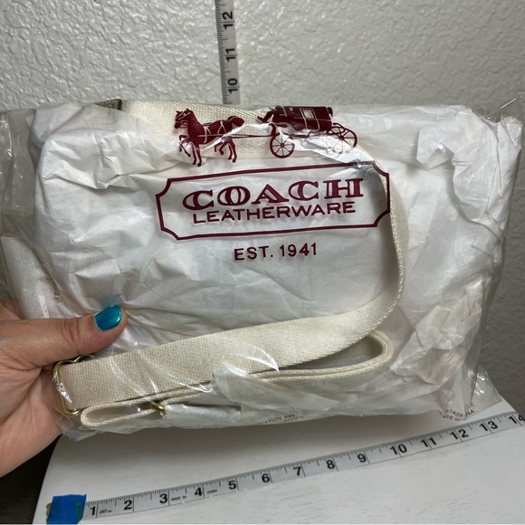 NWT - Coach Poppy Pop C Graffiti Metallic Gold Patchwork Swingpack Crossbody Bag - Picture 2 of 12